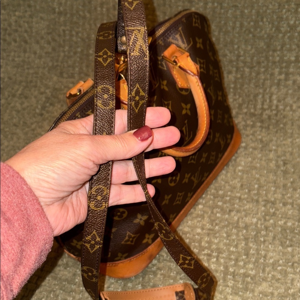 COA Louis Vuitton Monogram
ALMA PM
SATCHEL BAG & dust bag - Picture 12 of 17